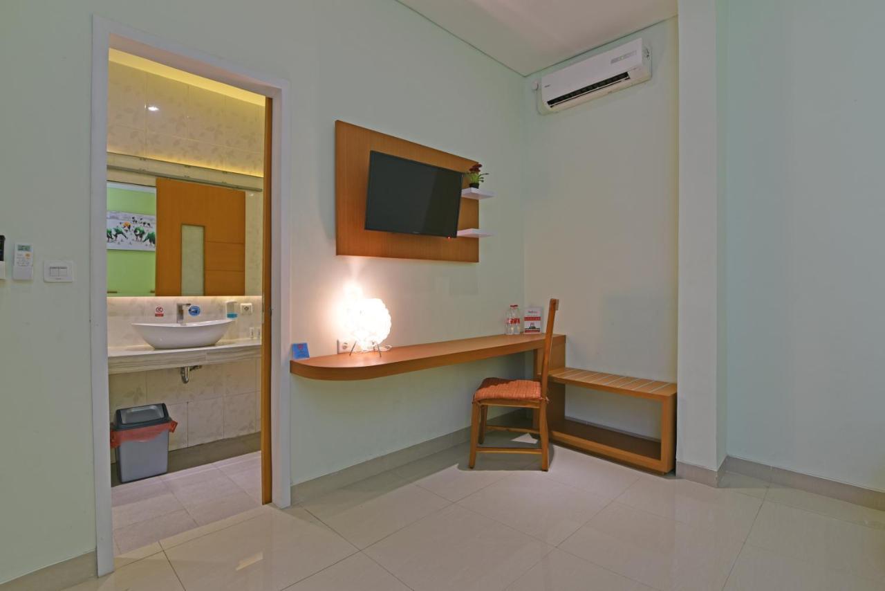 Reddoorz Plus @ Mahendradatta Denpasar Exterior photo